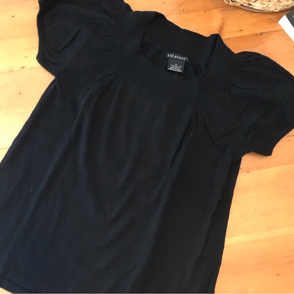 ▪️ESCAPADE Short Sleeve Sweater - Picture 2 of 7